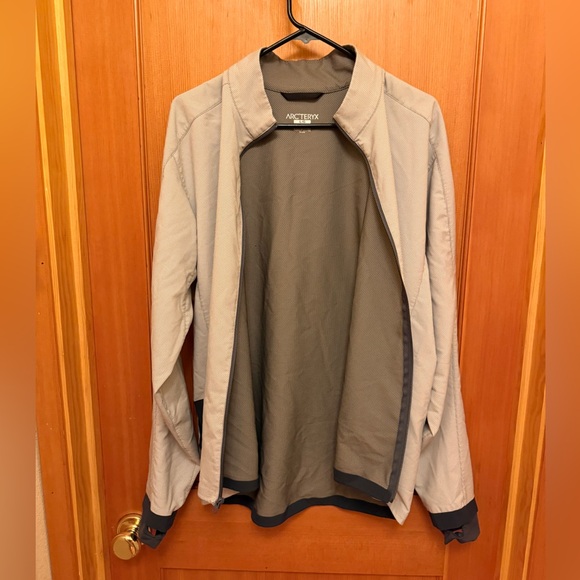 Arc'teryx Men’s Lightweight Jacket Windbreaker - Picture 4 of 12